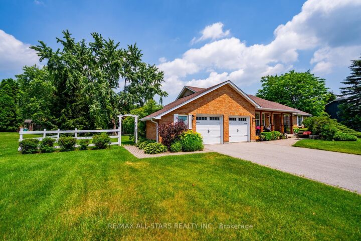 Property Photo: 245 Cam Fella Boulevard ON L4A 7J5