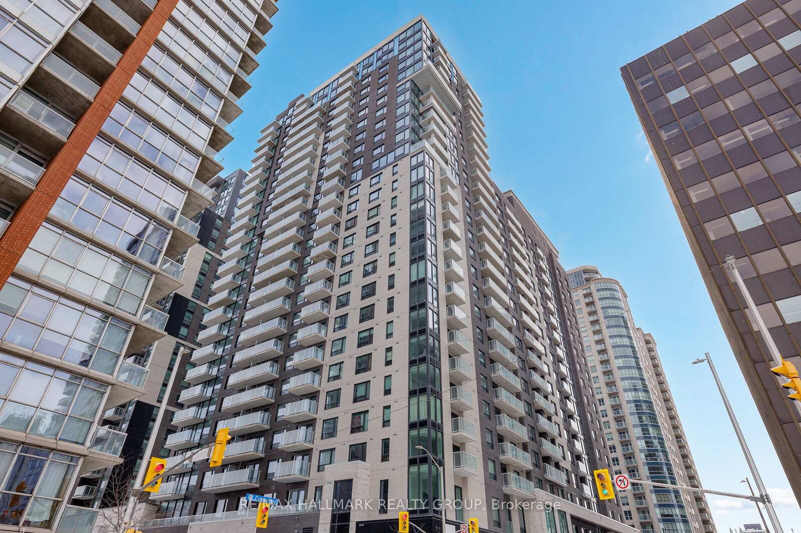 Property Photo:  180 George Street 2605  ON K1N 0G8 