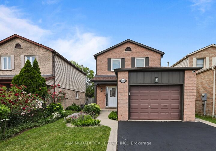 Property Photo:  1541 Cuthbert Avenue  ON L5M 3R6 