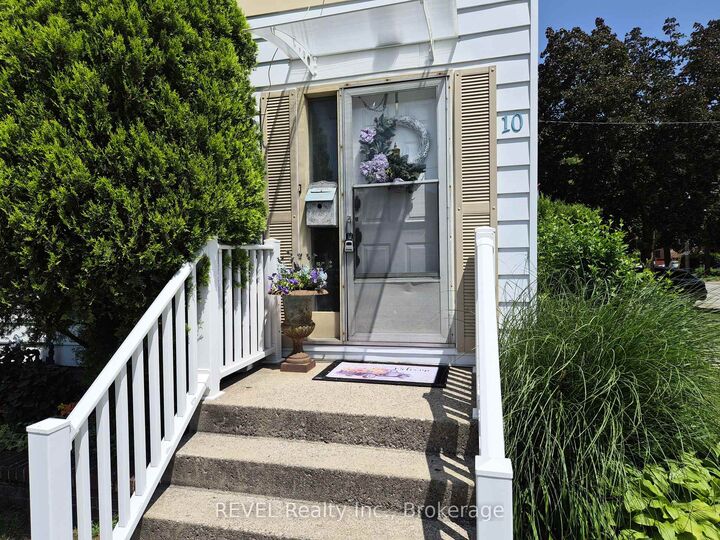 Property Photo:  10 Wiley Street  ON L2R 4E5 