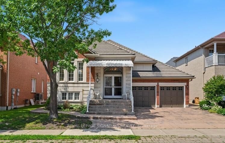 Property Photo:  26 Saint Clare Boulevard  ON L4H 2A2 