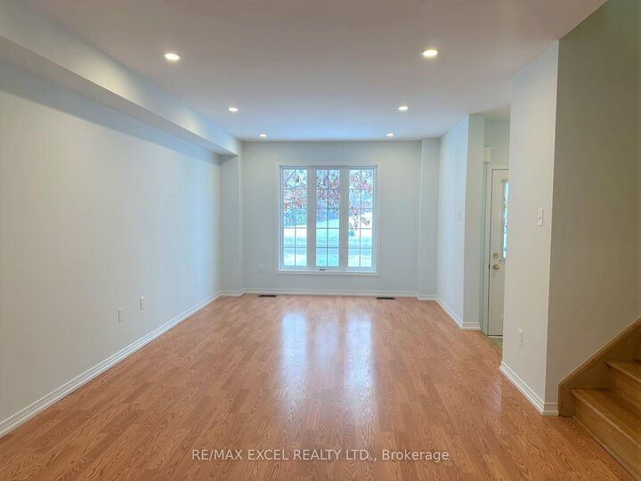 Property Photo:  588 Hoover Park Drive  ON L4A 0S8 