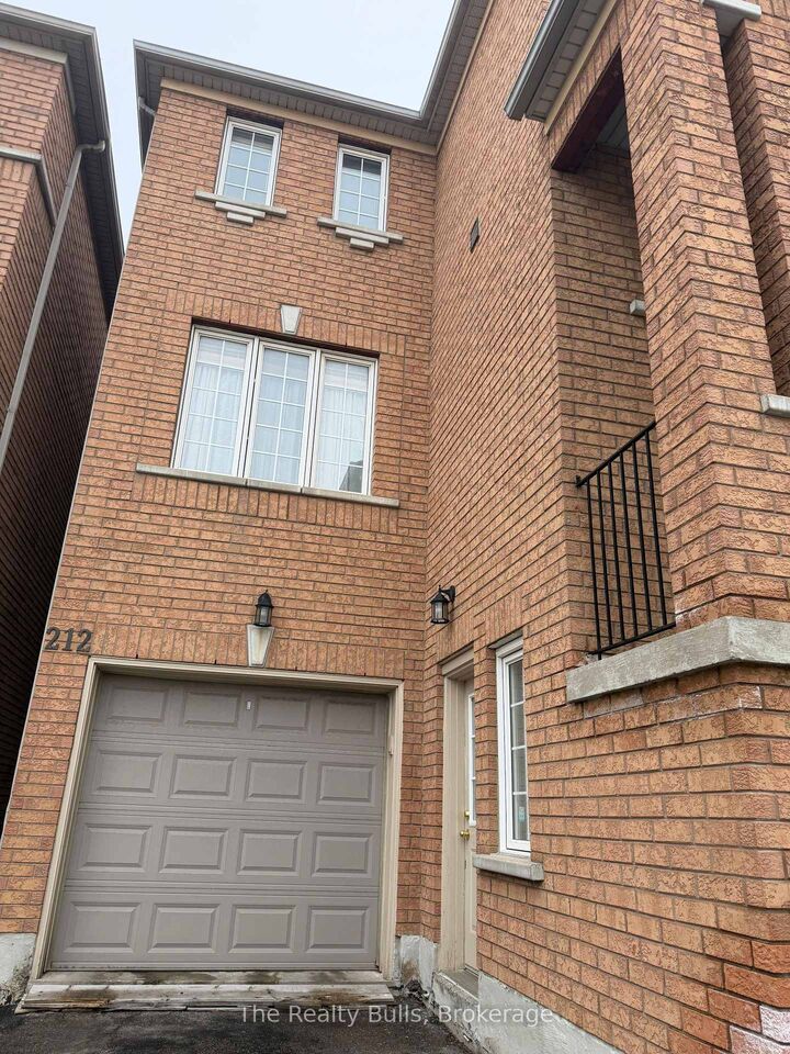 Property Photo:  212 Yellowood Circle  ON L4J 8M4 