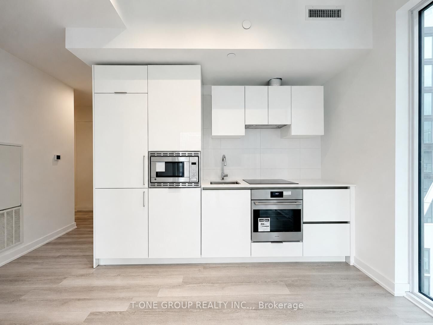 Property Photo:  121 St. Patrick Street 1421  ON M5T 0B8 