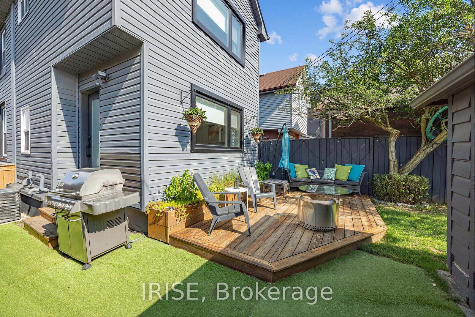 Property Photo:  2 Beechwood Avenue  ON M6N 4T1 
