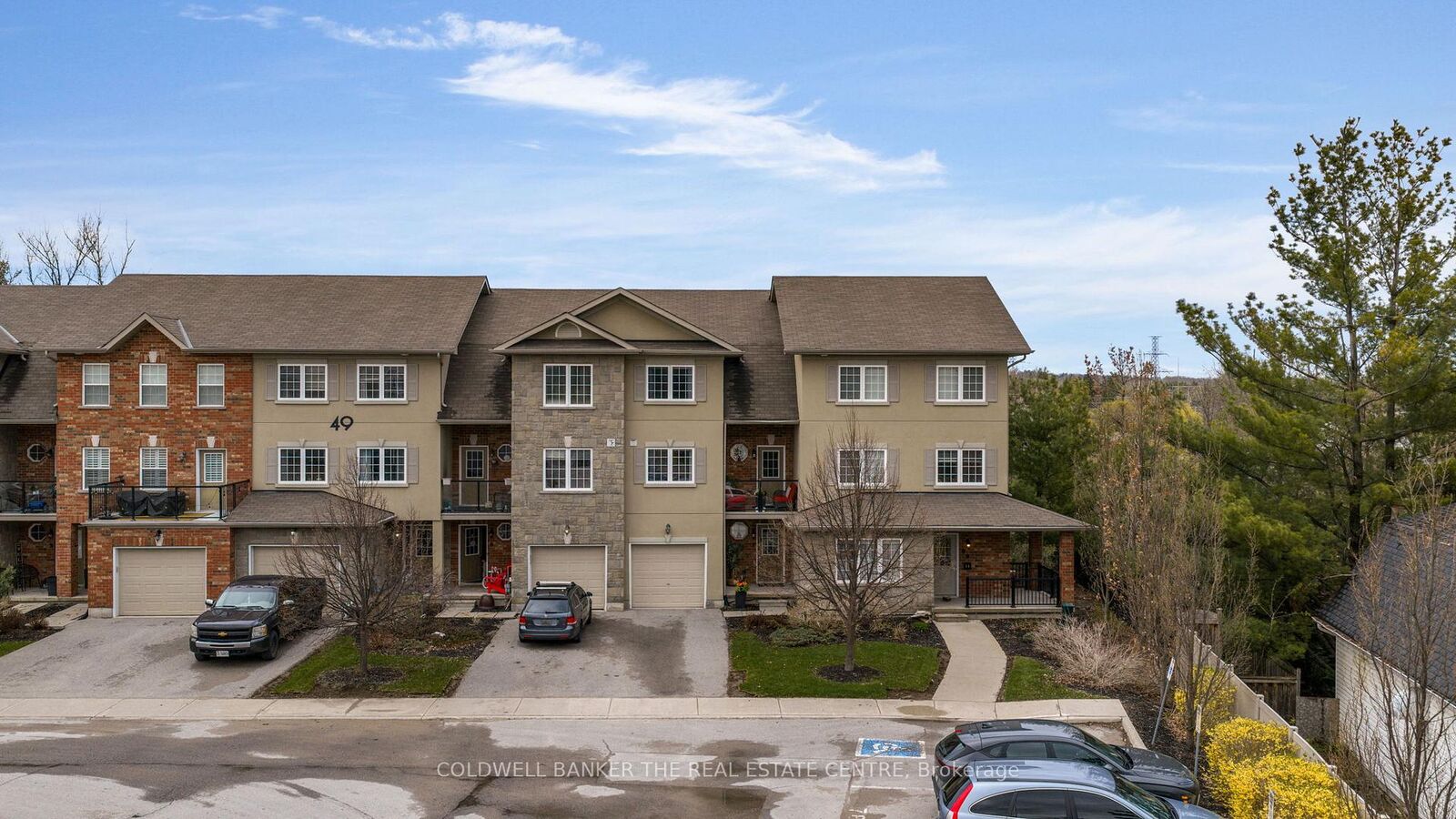 Property Photo: 49 Ferndale Drive S 7 ON L4N 5W9