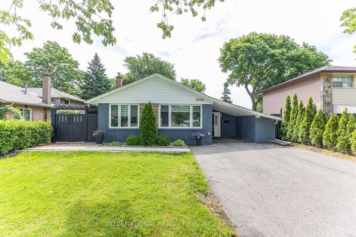 2528 Truscott Drive — photo 1