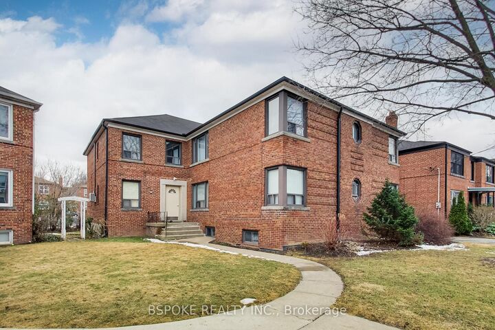 Property Photo: 7 Warwick Avenue 3 ON M6C 1T5