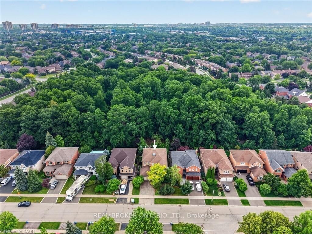 Property Photo: 2152 Grand Ravine Drive ON L6H 6B3
