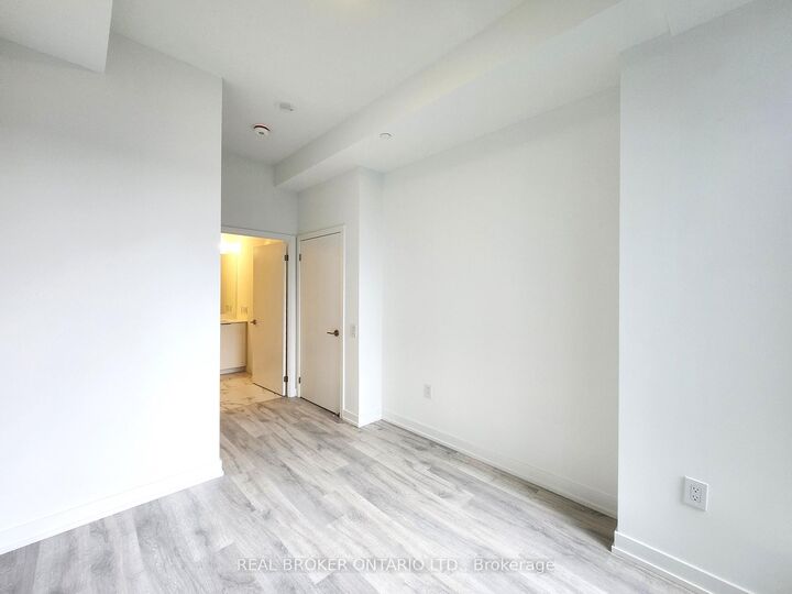 Property Photo:  8 Olympic Garden Drive S622  ON M2M 4E7 