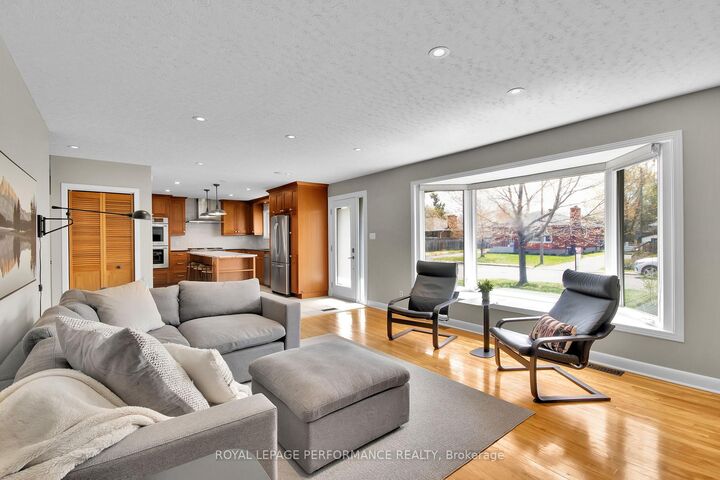 Property Photo:  1321 Rustic Drive  ON K2C 2Y3 