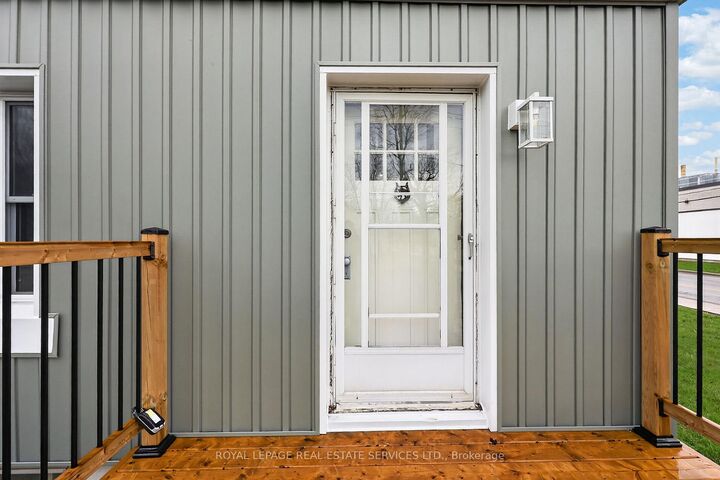 Property Photo:  71 Centre Street S  ON L9R 1J4 