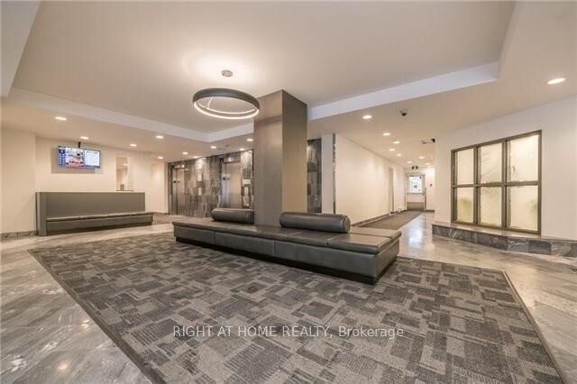Property Photo:  350 Webb Drive 1807  ON L5B 3W4 