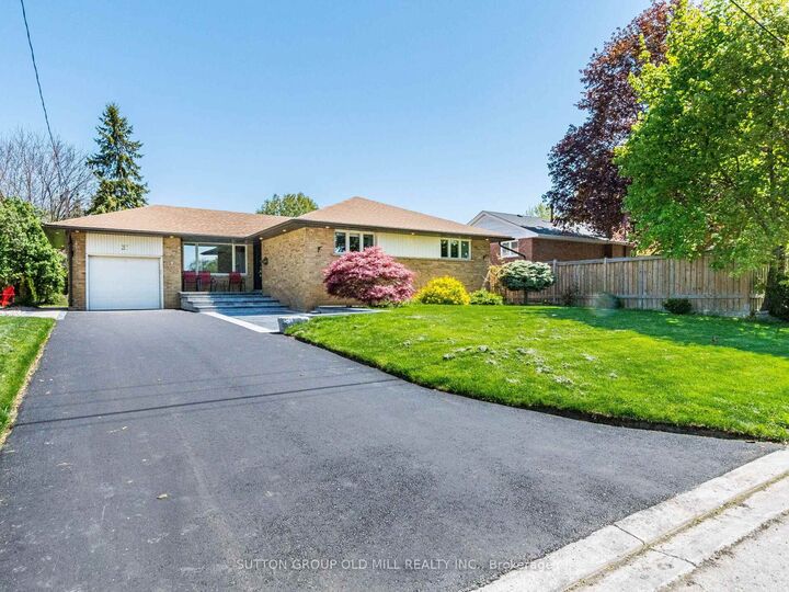 Property Photo: 37 Suburban Drive ON L5N 1G8