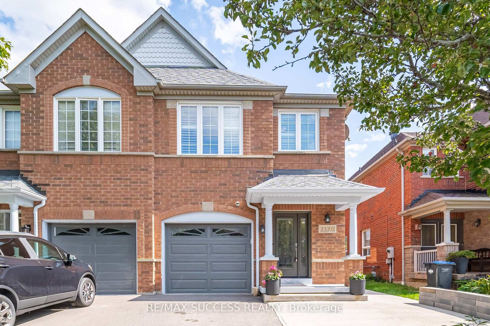 Property Photo:  3570 Southwick Street  ON L5M 7N8 