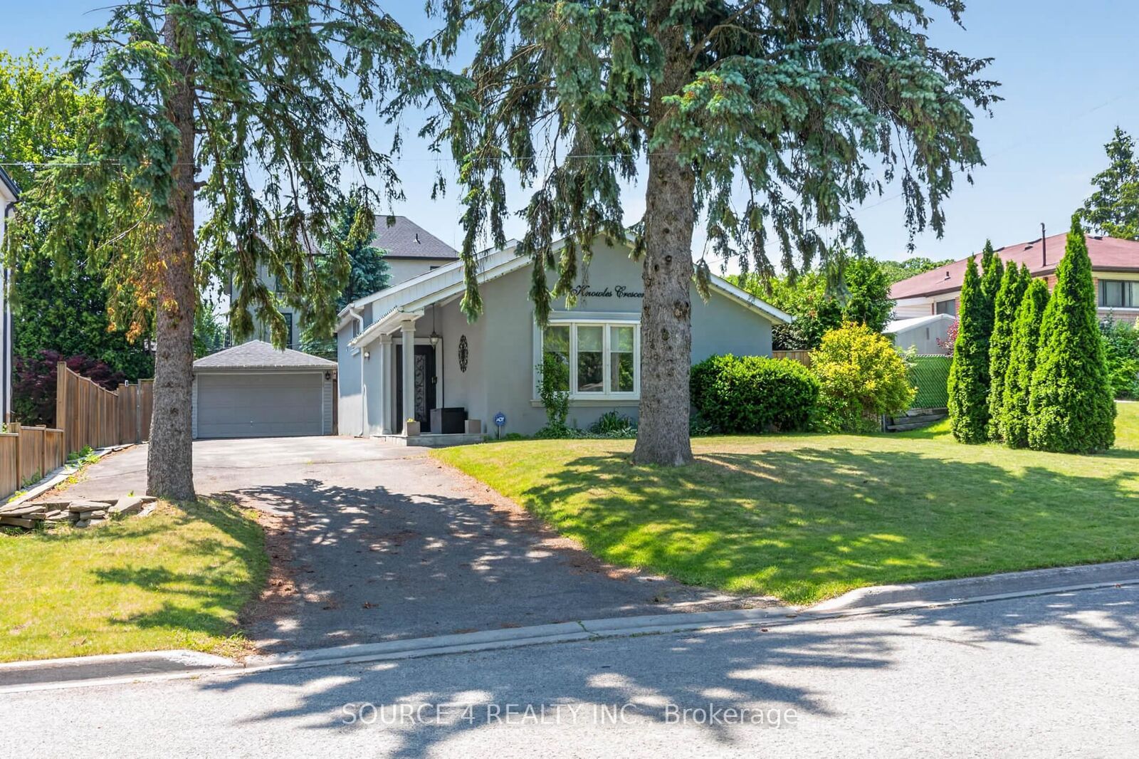 Property Photo:  51 Knowles Crescent  ON L4G 1Z6 