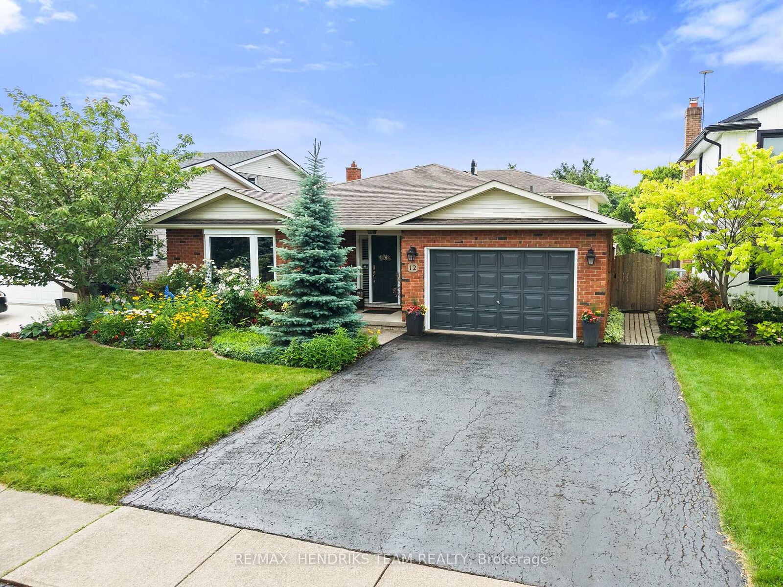 Property Photo:  12 Stonebridge Gate  ON L2S 3N1 