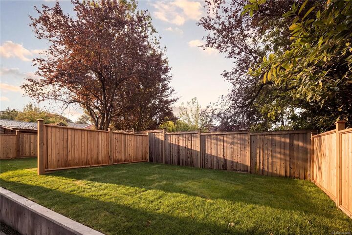 Property Photo:  913 Dale St #3  BC V8X 2V9 