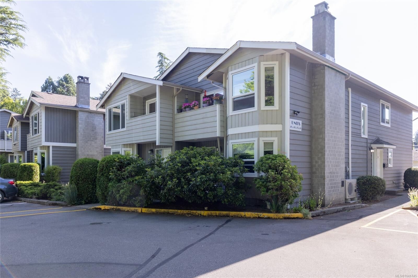 Property Photo: 211 Buttertubs Pl #22 BC V9R 3X8