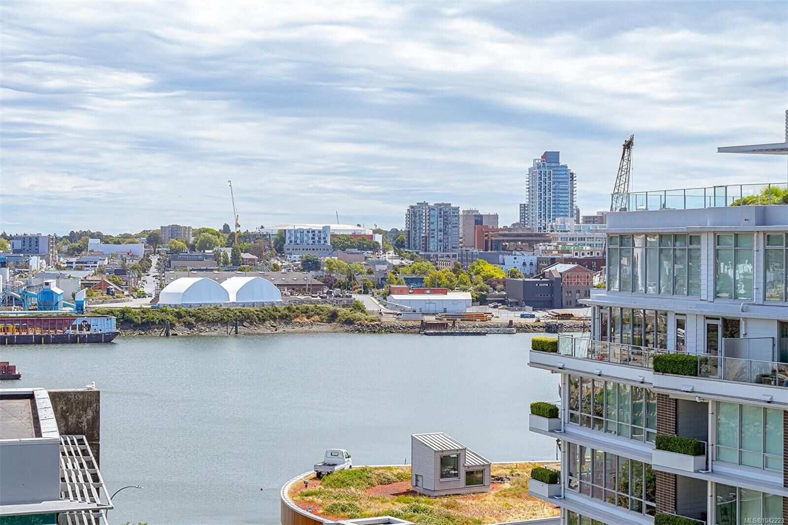 Property Photo:  160 Wilson St #816  BC V9A 7P9 