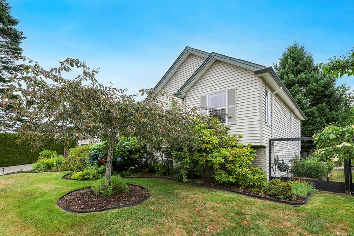 Property Photo:  2157 Swallow Cres  BC V9N 9W5 