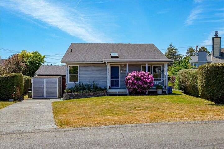 Property Photo:  7840 Fairmeadow Pl  BC V8M 1K8 