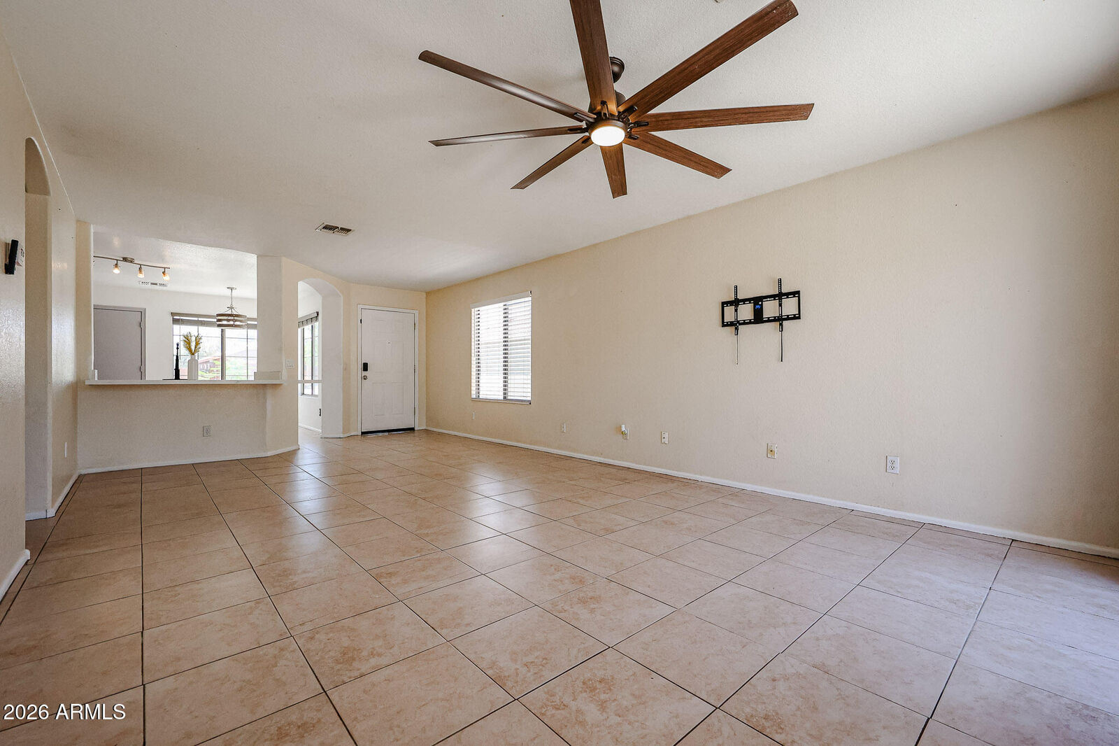 Property Photo:  1098 E Nardini Street  AZ 85140 
