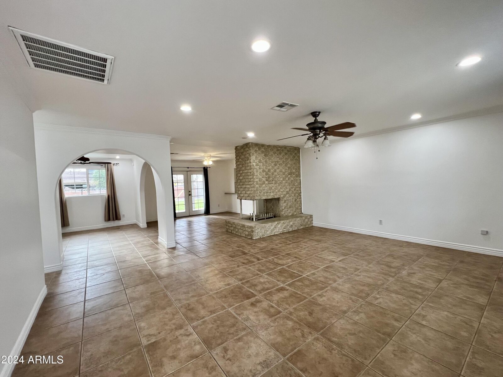 Property Photo: 2914 N 49th Avenue AZ 85031