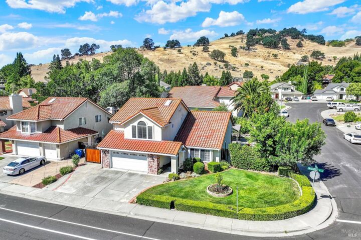 Property Photo: 212 Wrentham Drive CA 95688