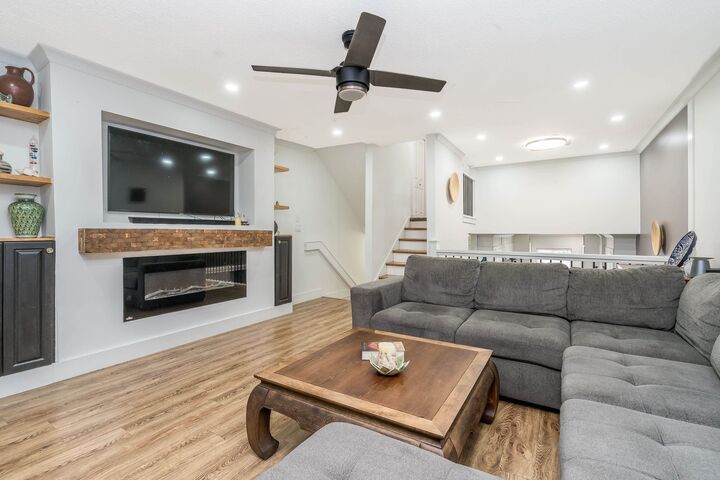 33293 E Bourquin Crescent 17 — photo 1