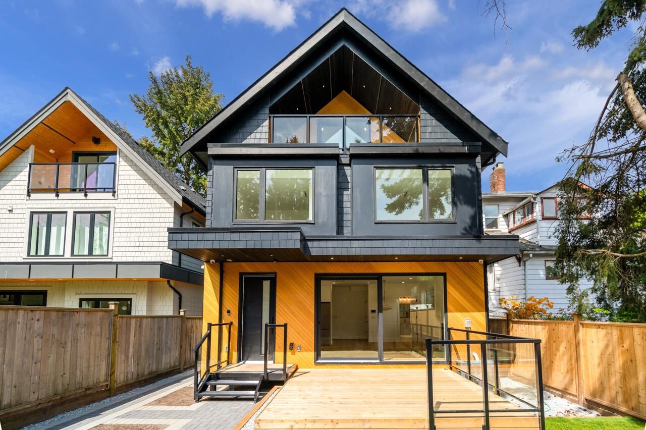 Property Photo: 950 W 17th Avenue 2 BC V5Z 1V4