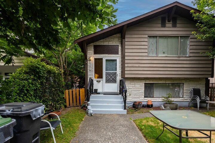 2351 Hawthorne Avenue — photo 1