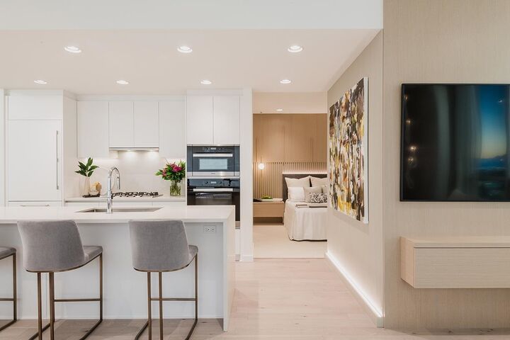 Property Photo: 485 W 42nd Avenue 1706 BC V5Y 2T3