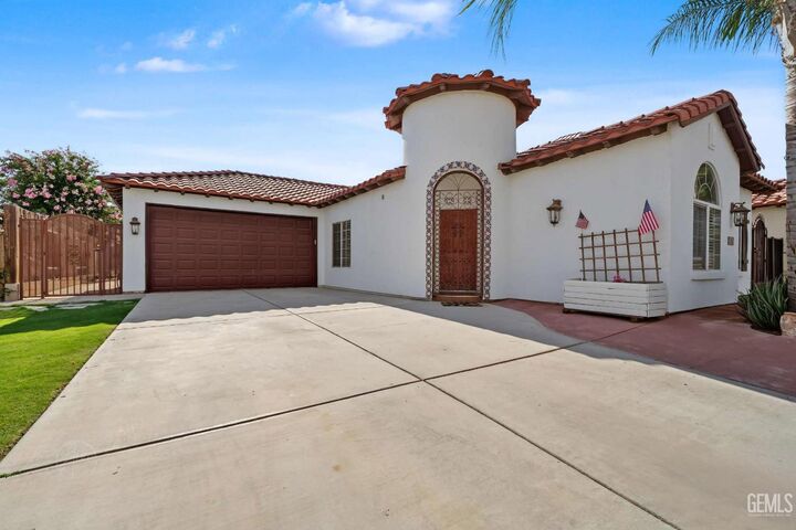 Property Photo: 231 Solecita Way CA 93314