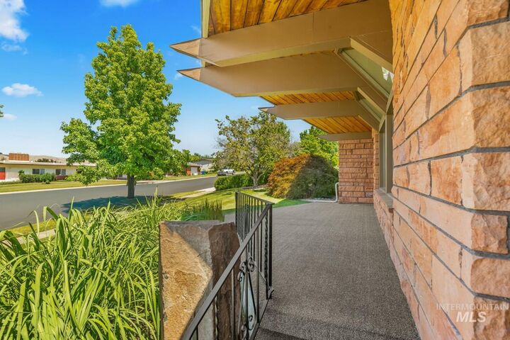 Property Photo:  2616 Sunset Drive  ID 83501 