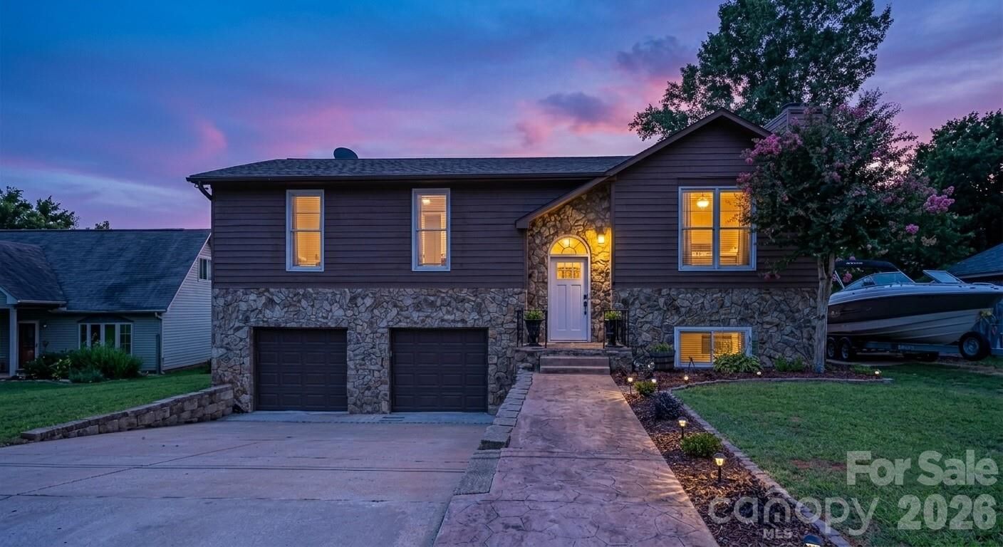 Property Photo: 21416 Verano Place NC 28031