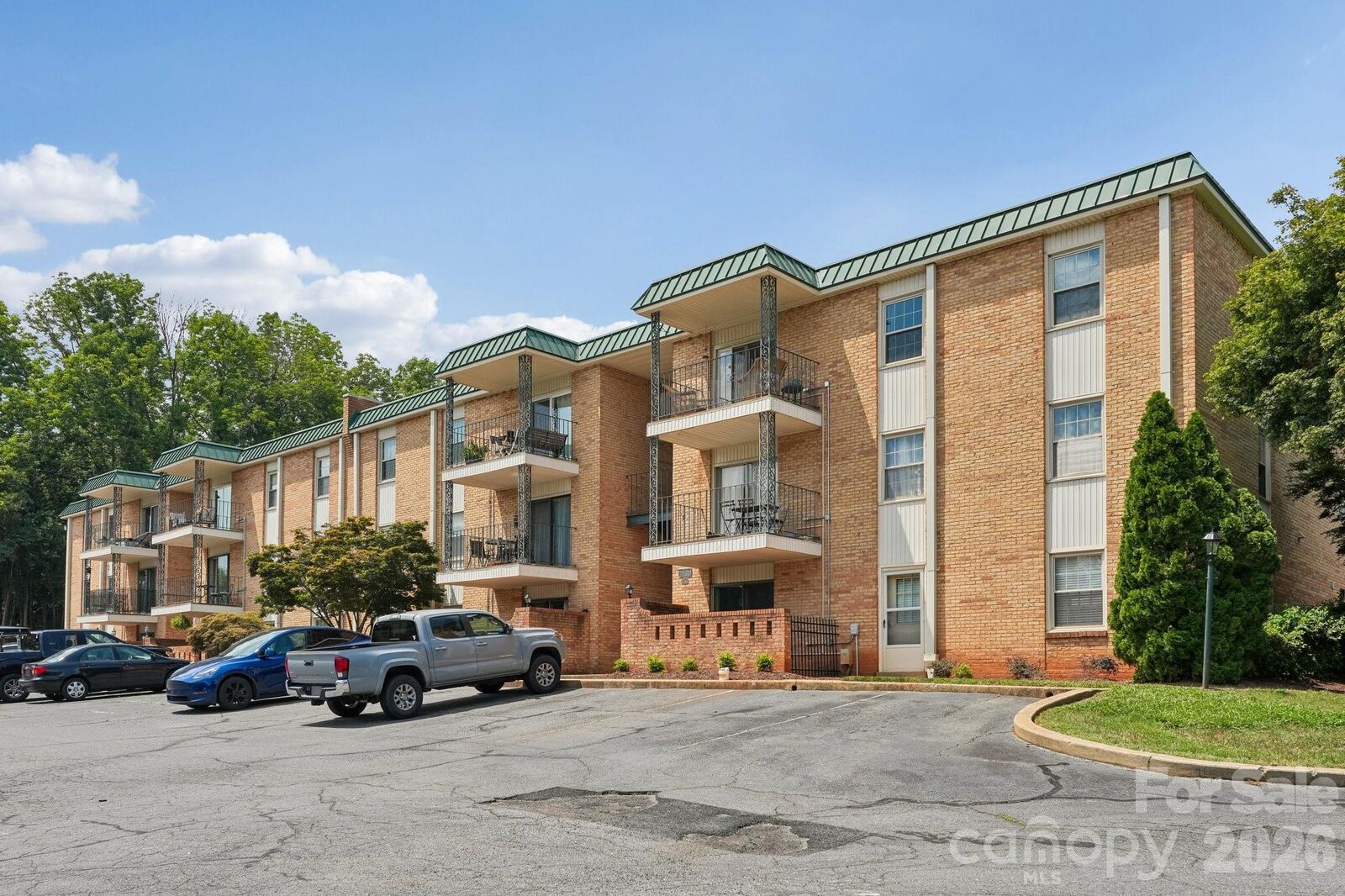 Property Photo:  4736 Hedgemore Drive  NC 28209 