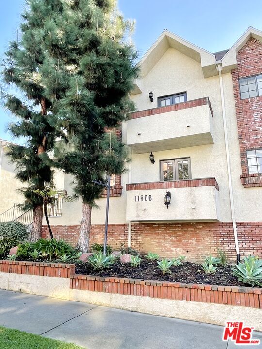 Property Photo: 11806 Mayfield Ave CA 90049