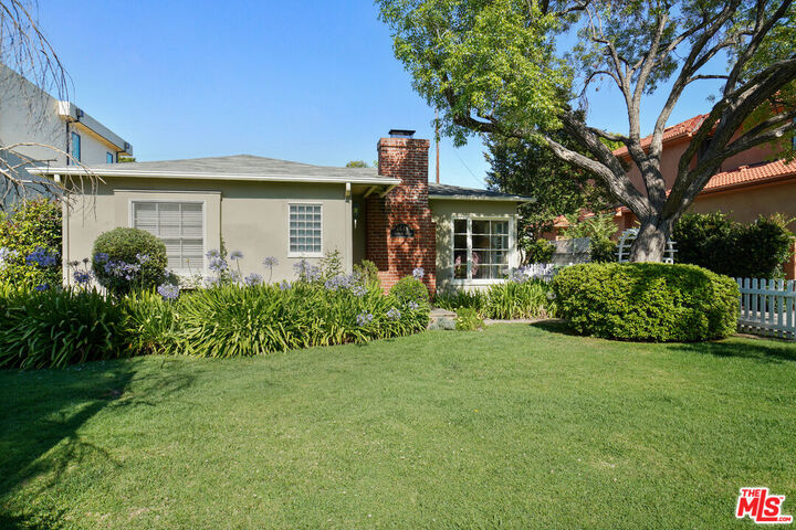 Property Photo: 4648 Columbus Ave CA 91403