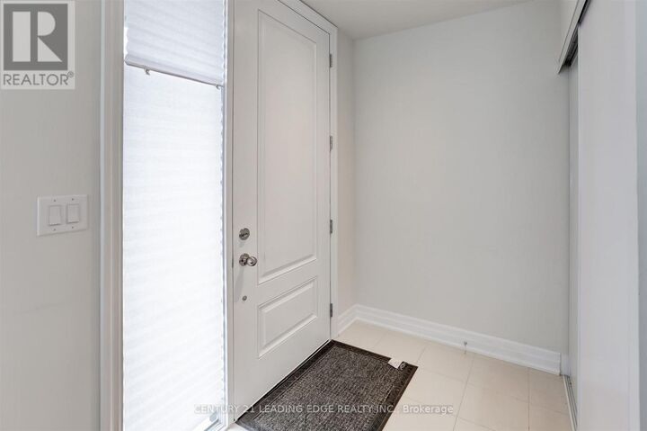 Property Photo: 1180 Cawthra Road 106 ON L5G 4K7