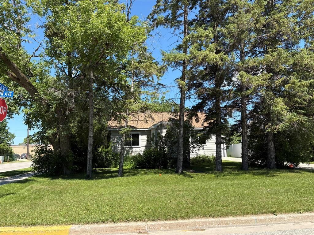 Property Photo:  803 Ashton Avenue  MB R0E 0C0 