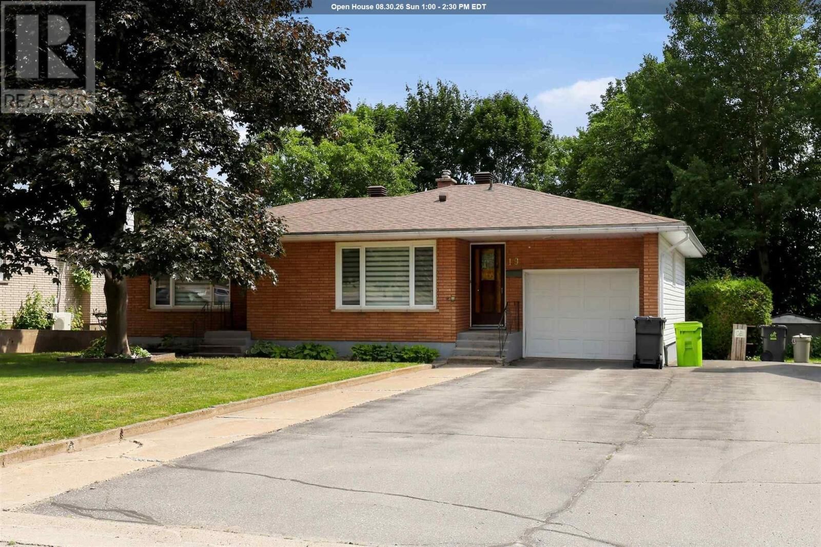 Property Photo: 19 Grandriver Cres ON P6B 3R9