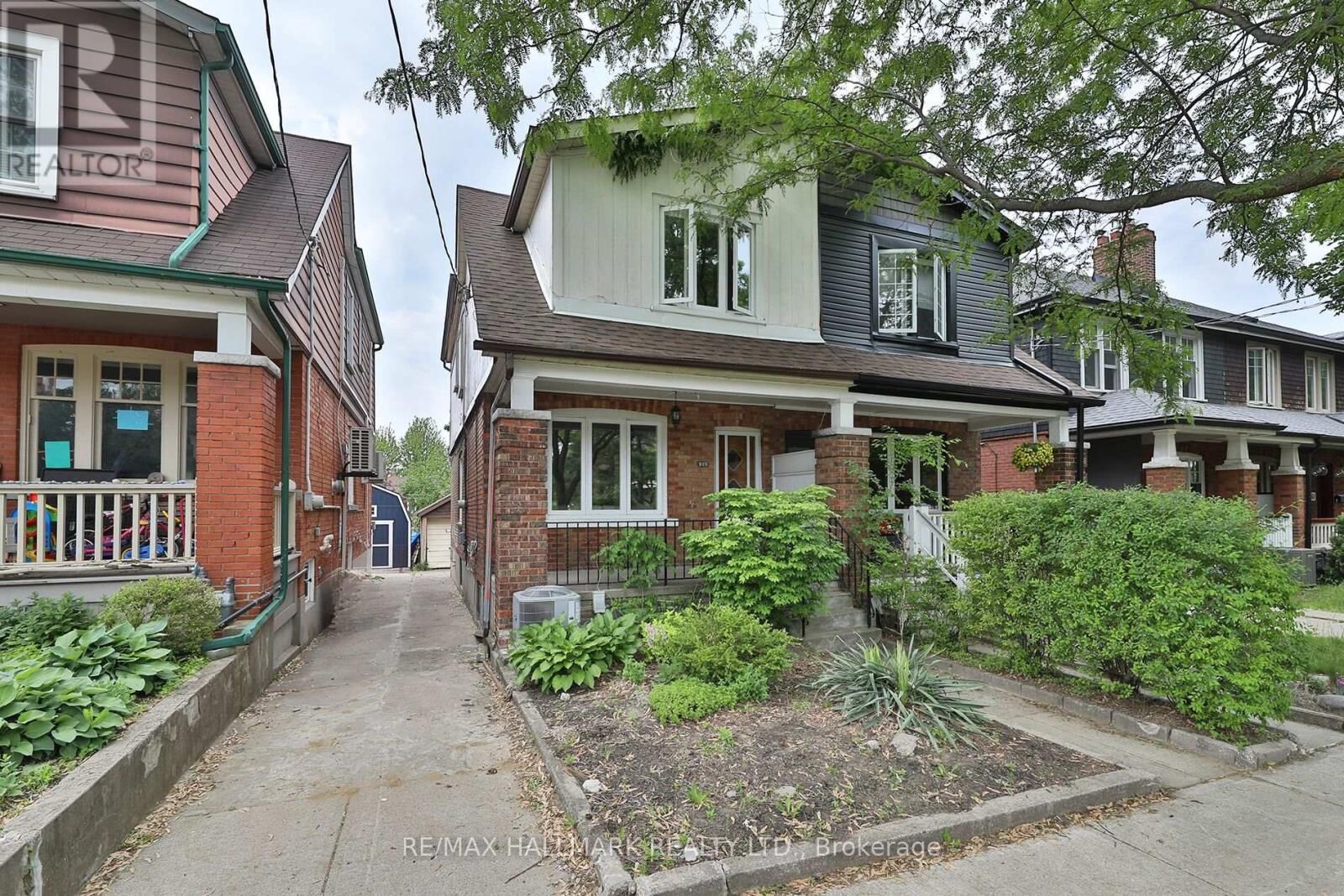 Property Photo:  259 Wolverleigh Boulevard  ON M4C 1S3 
