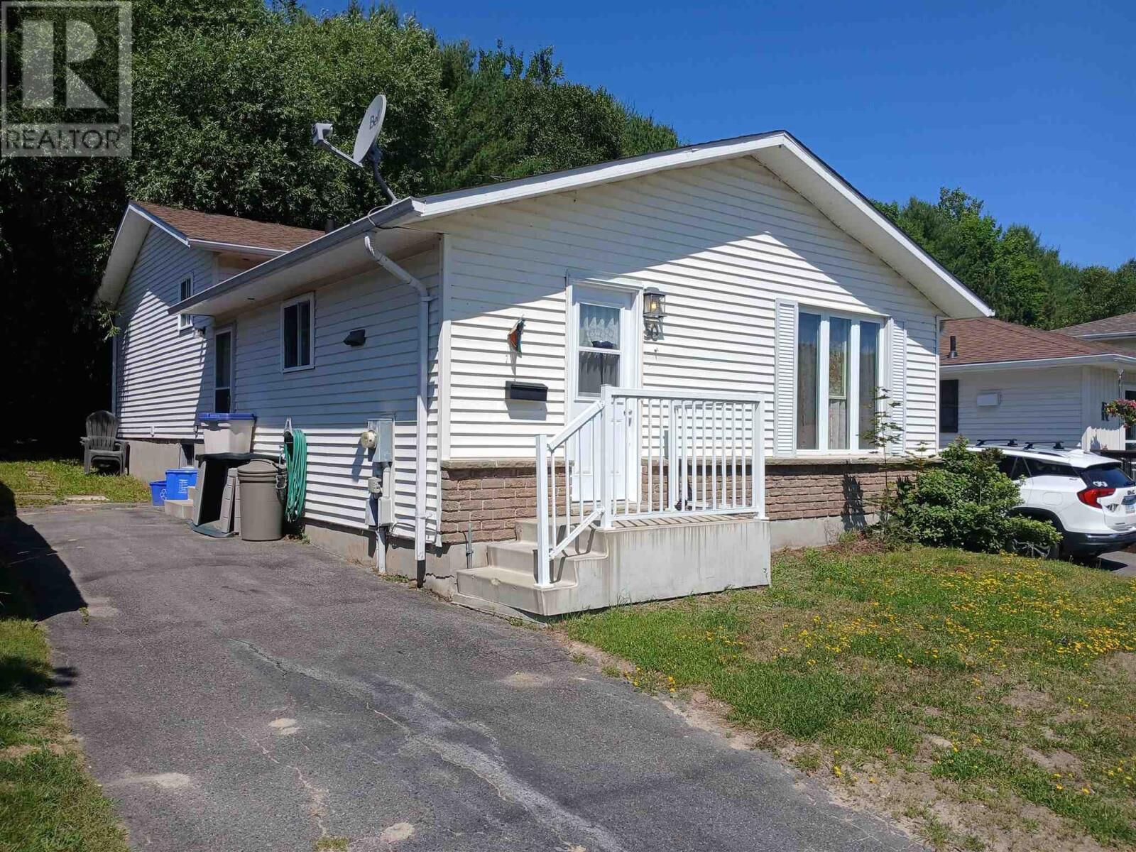 Property Photo:  50 Hergott Ave  ON P5A 3A8 