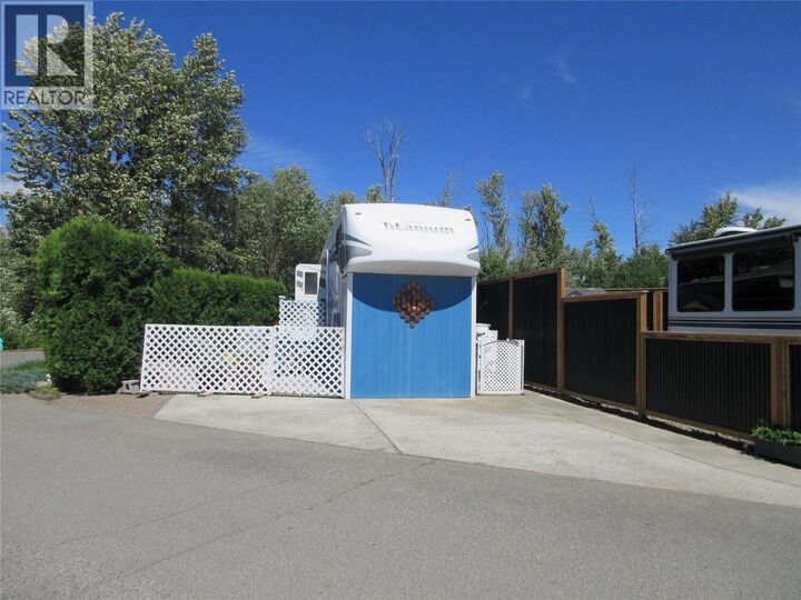 Property Photo: 415 Commonwealth Road 859 BC V4V 1P4