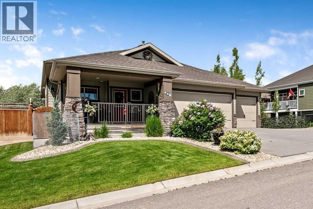 Property Photo: 444 Seclusion Valley Drive Northeast AB T0L 2A0