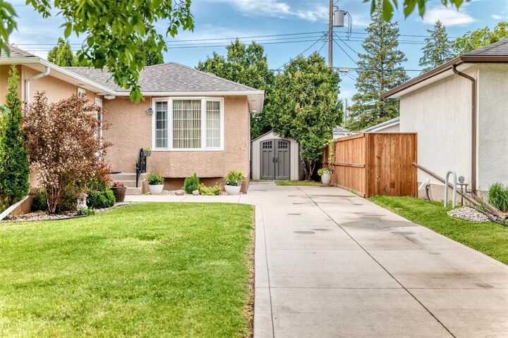Property Photo: 589 Mark Pearce Avenue MB R2G 0G6