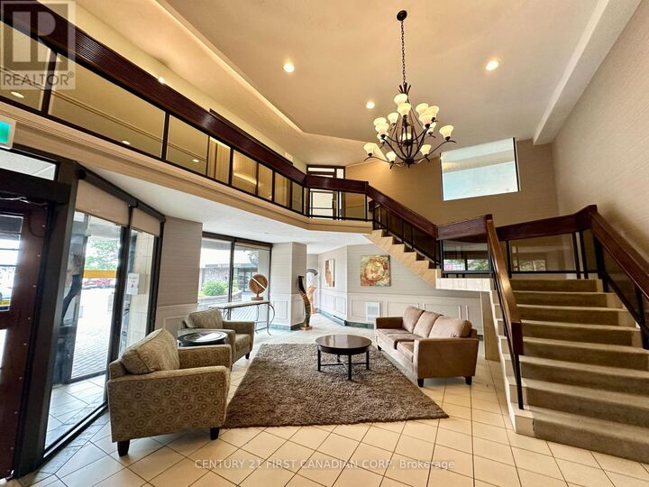 Property Photo:  363 Colborne Street 1802  ON N6B 3N3 