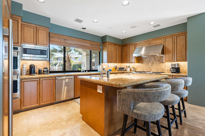 Property Photo:  45699 W Via Villaggio  CA 92210 