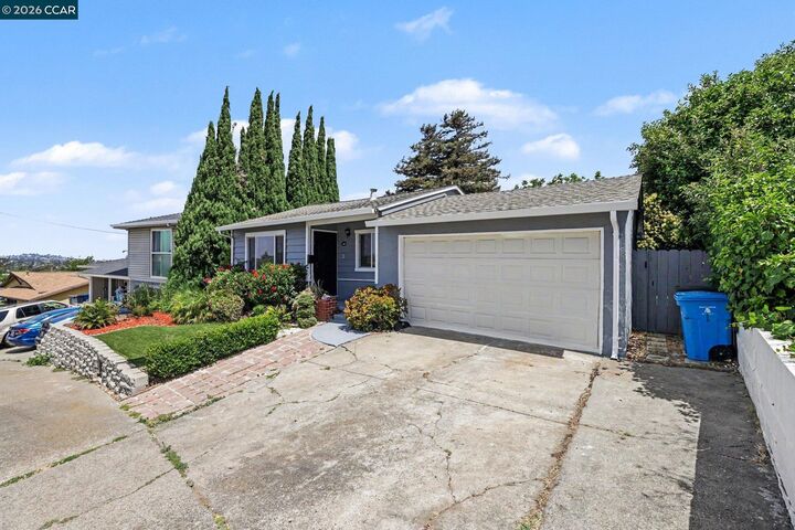 Property Photo:  400 Ladera Dr  CA 94591 